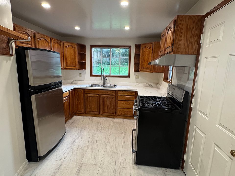 1st image of 320 Russia Ave