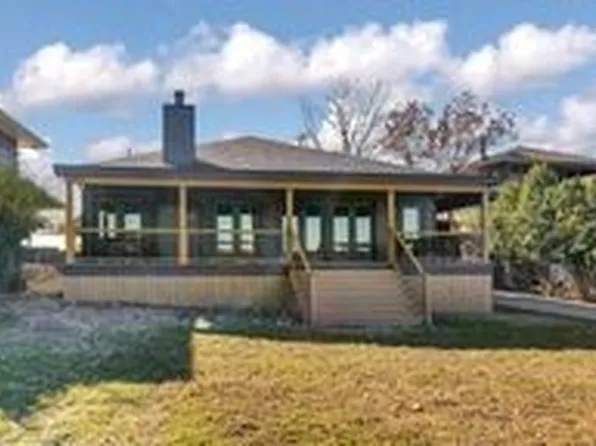 1004 W Lake Dr, Weatherford, TX 76087