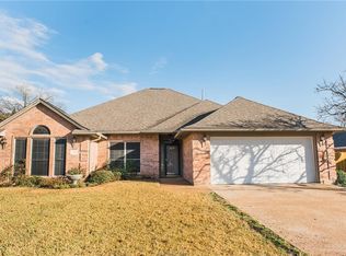 2305 N Pioneer Trl, Bryan, TX 77808