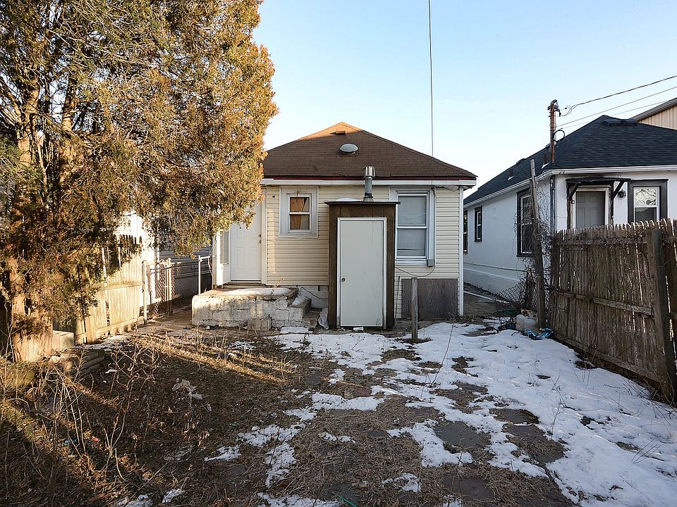 2nd image of 86 E Pine St