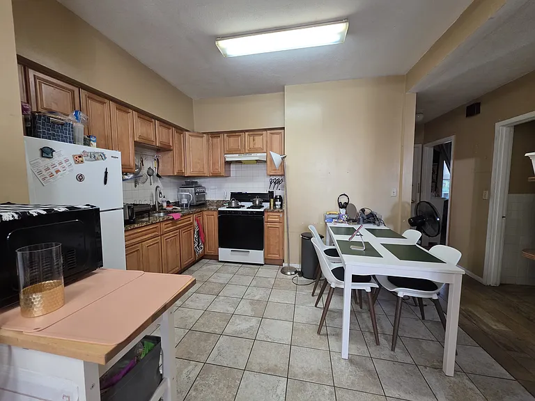 9 Shepherd Ave #2 — Photo 2