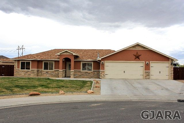 2975 Fenwick Dr