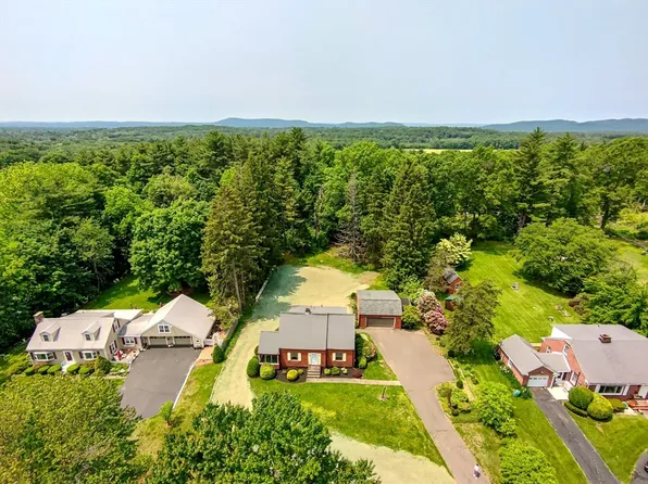 9 North St, Granby, MA 01033