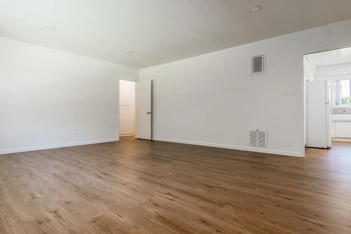 2 bed, 2.0 bath, 950 sqft, $2,550 — Photo 4