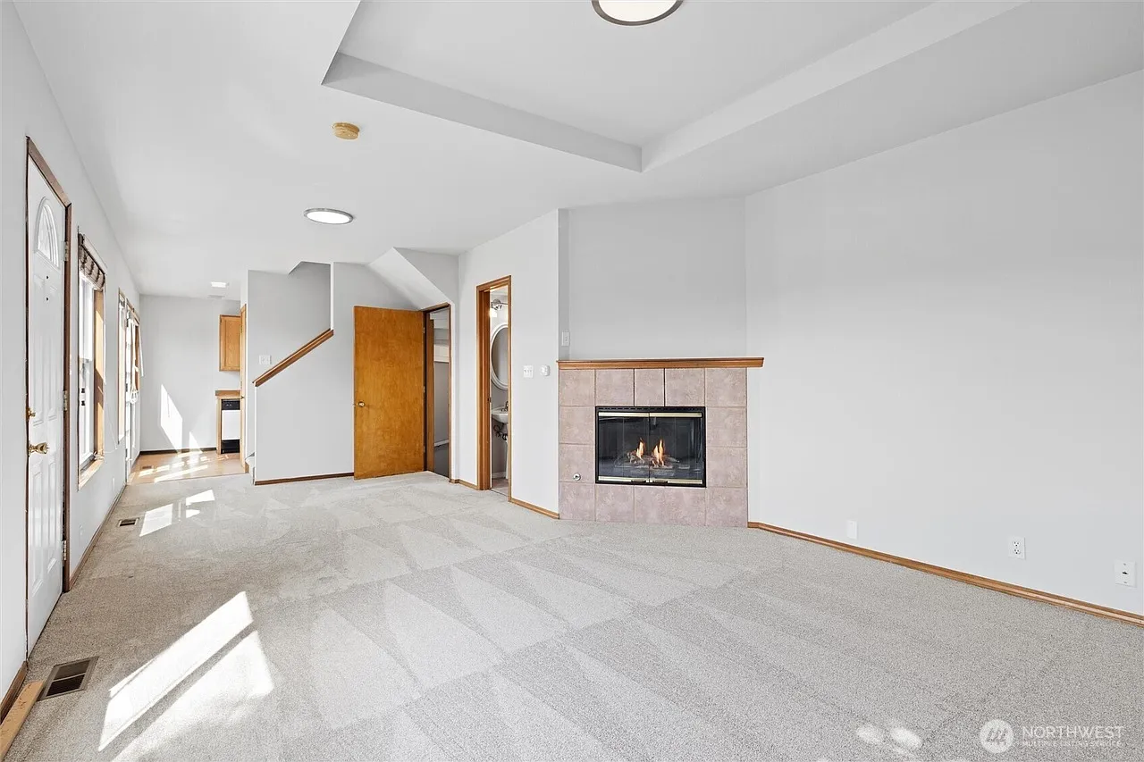2 bed, 1.5 bath, 1350 sqft, $3,600 — Photo 4