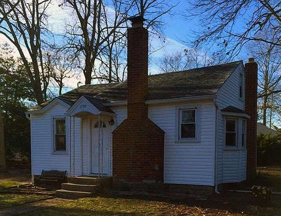 2nd image of 1735 Lakeside Dr