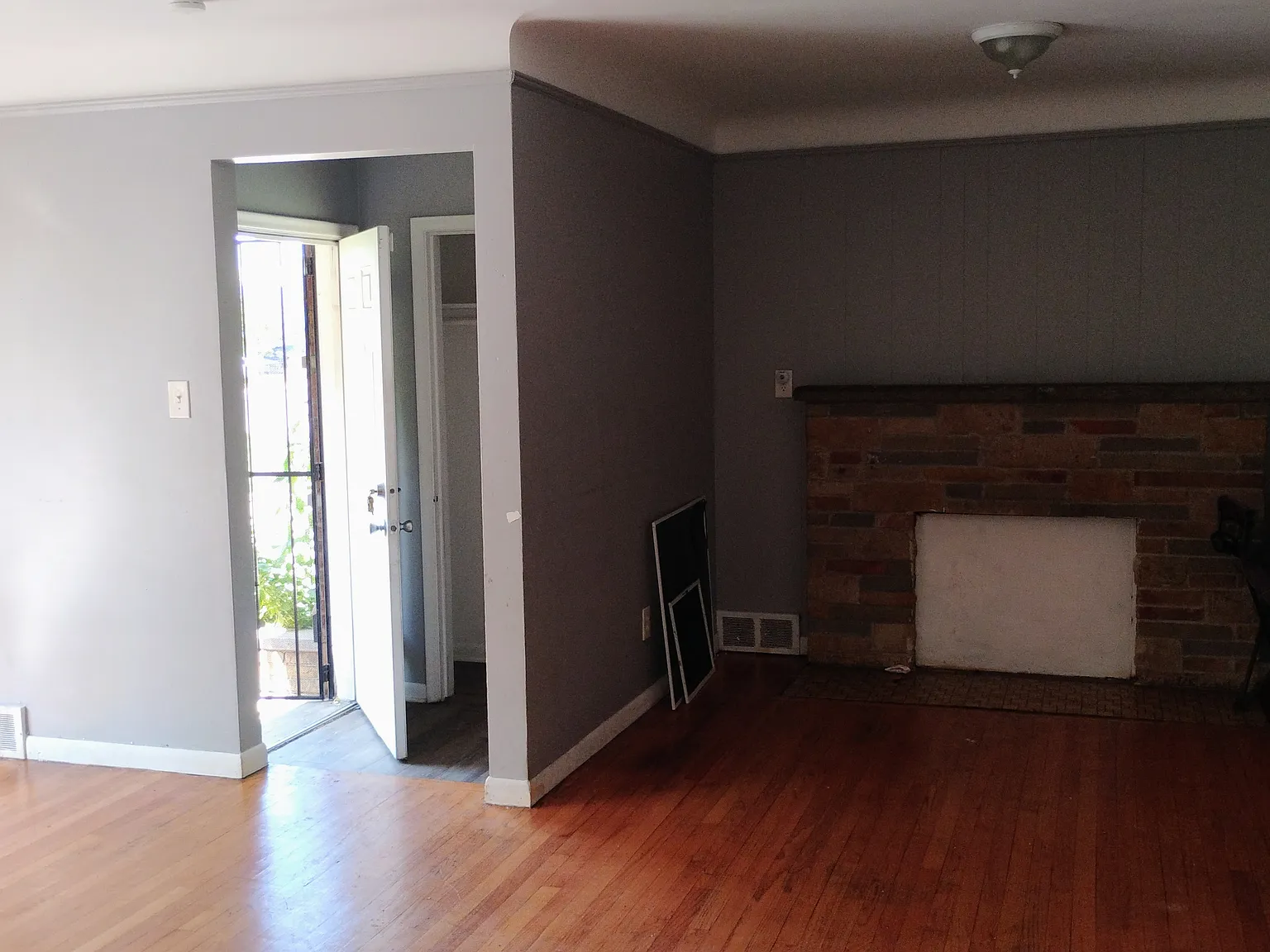 3 bed, 1.5 bath, 1300 sqft, $1,400 — Photo 4