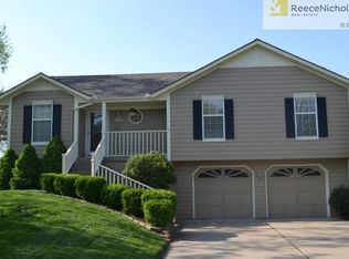 4005 NW Hidden Pointe Dr, Blue Springs, MO 64015