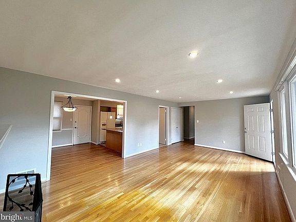 4th image of 5719 Rossmore Dr