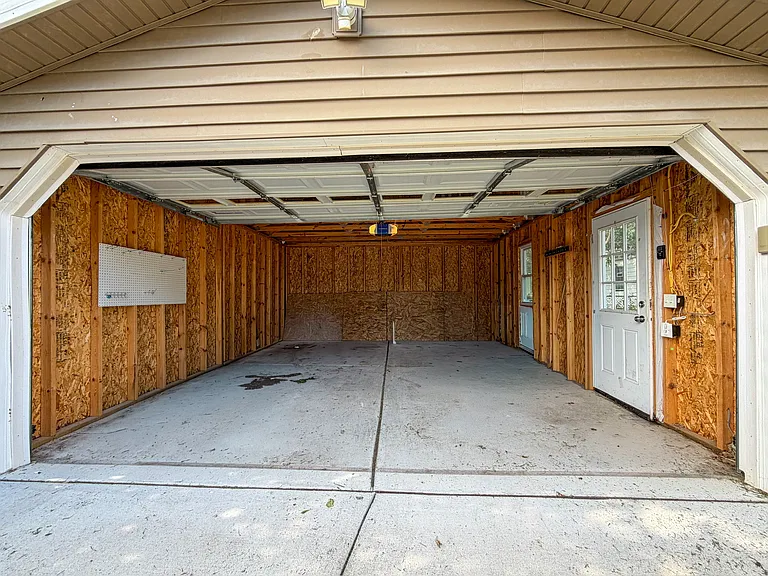 2505 Bonner St — Photo 3