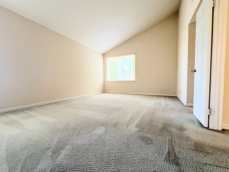 893 Lindawood St — Photo 21