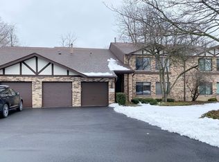 6283 Trinity Dr #1-B, Lisle, IL 60532