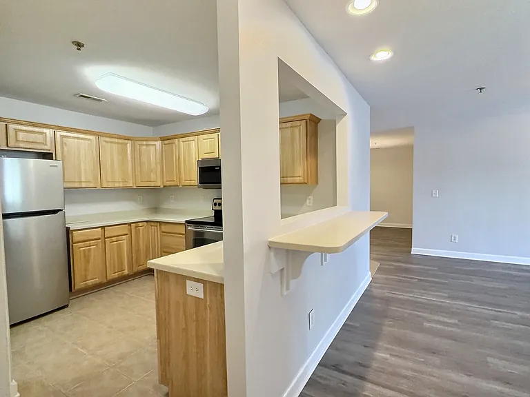 144 N Hines St — Photo 29