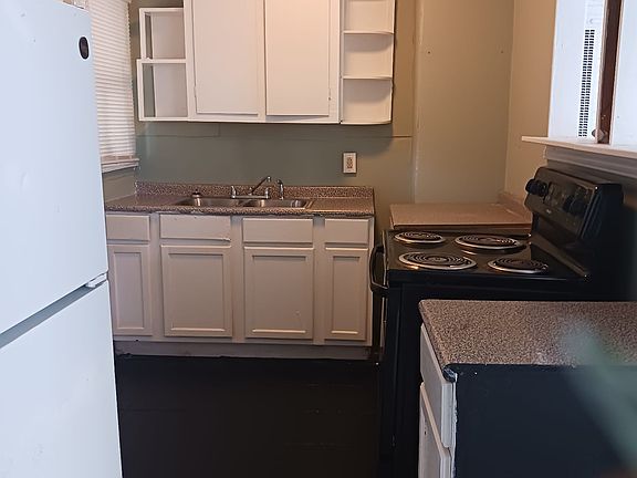 3rd image of 4009 Speck Dr