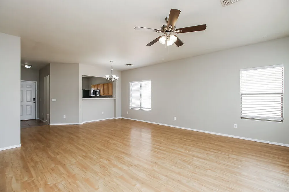 3 bed, 2.0 bath, 1540 sqft, $2,105 — Photo 4