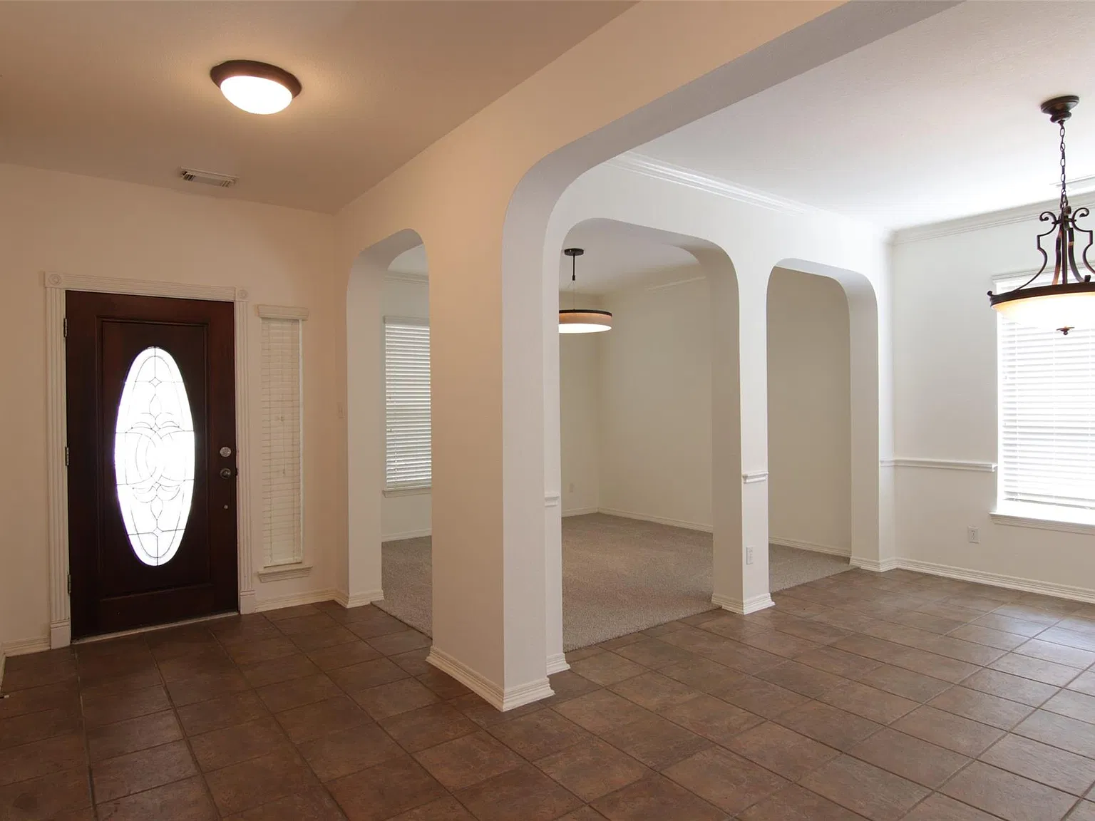 4 bed, 2.5 bath, 2976 sqft, $2,695 — Photo 2