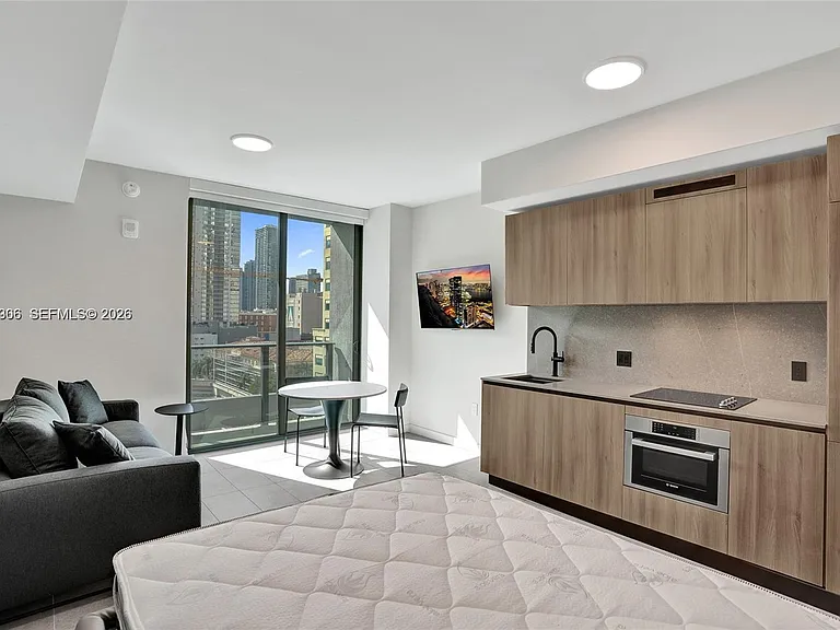 121 NE 5th St #801B — Photo 8