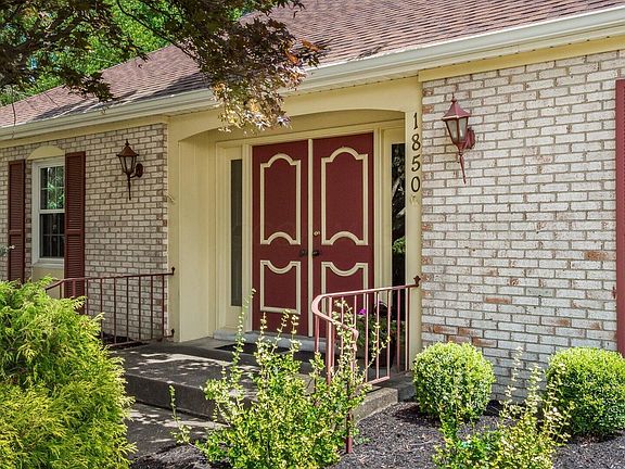 4th image of 1850 Red Oak Dr NE