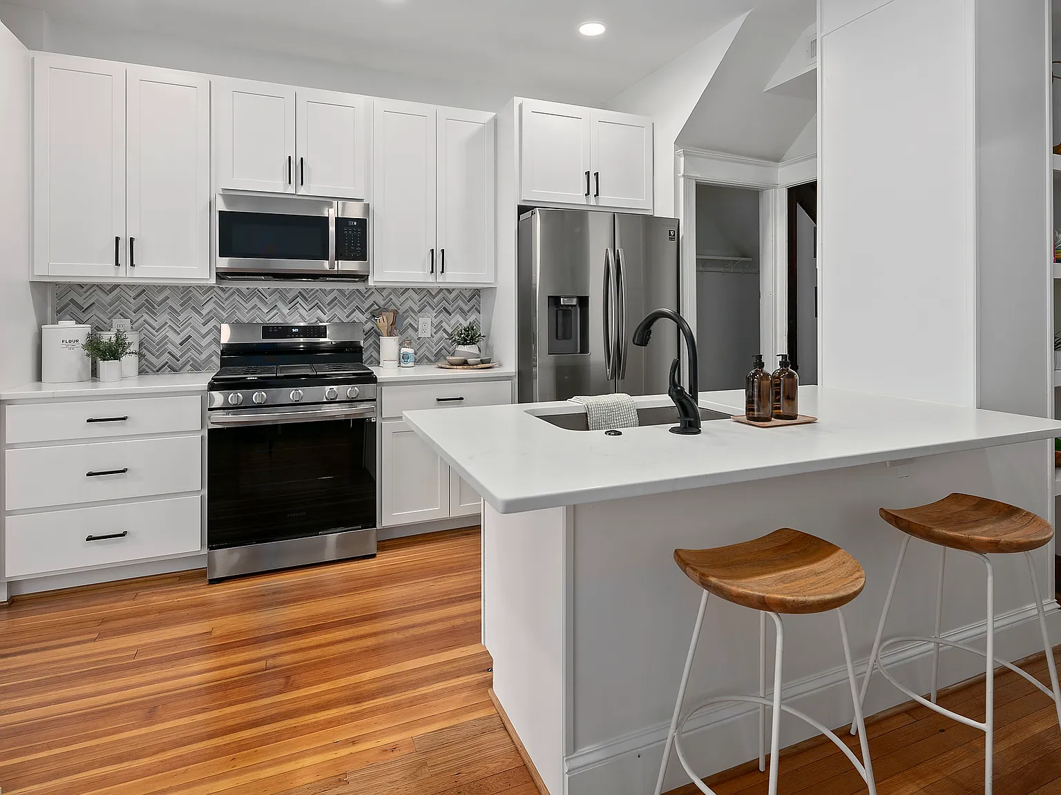 3 bed, 1963 sqft, $4,500 — Photo 4