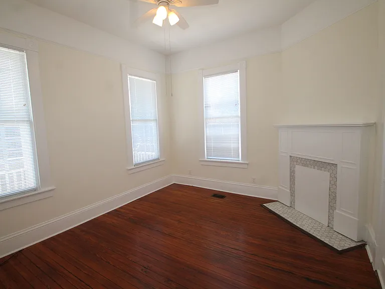 1008 Barnard St — Photo 2