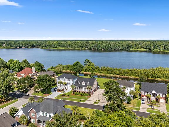 4th image of 1733 Indigo Island Dr