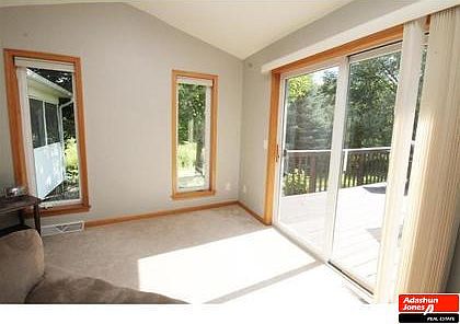 5th image of 19 Crowfoot Ct