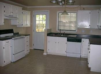 5th image of 913 Shiels Dr