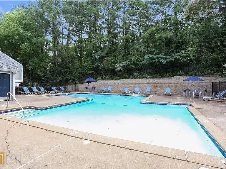 2208 Queen Anne Ct — Photo 27