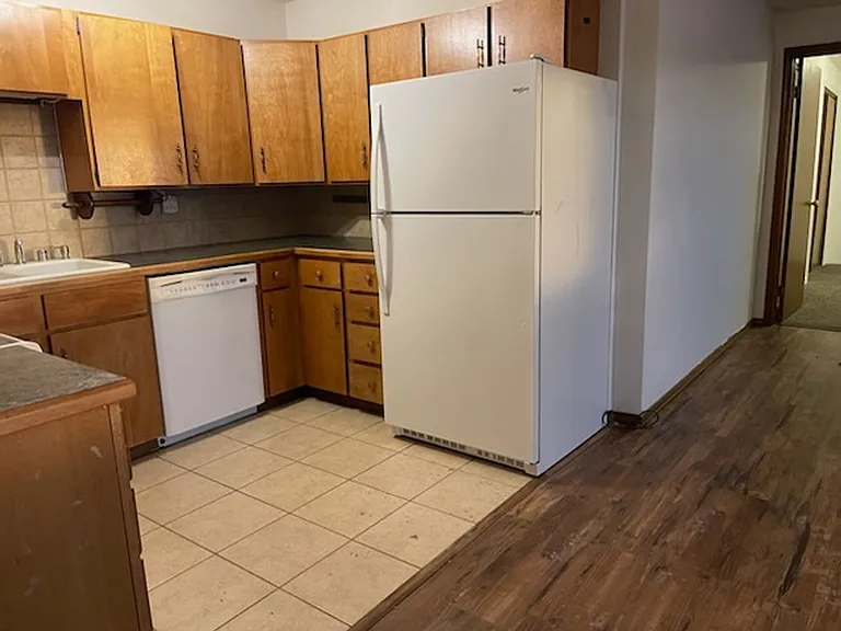 310 N Crestview Dr #B — Photo 8