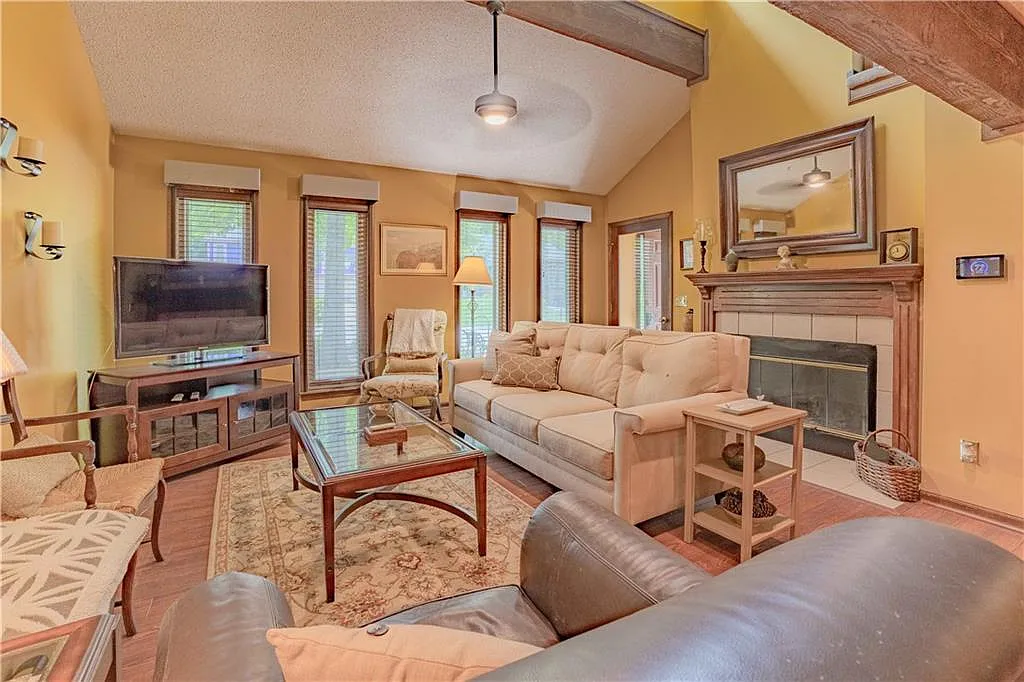4 bed, 3058 sqft, $2,500 — Photo 3