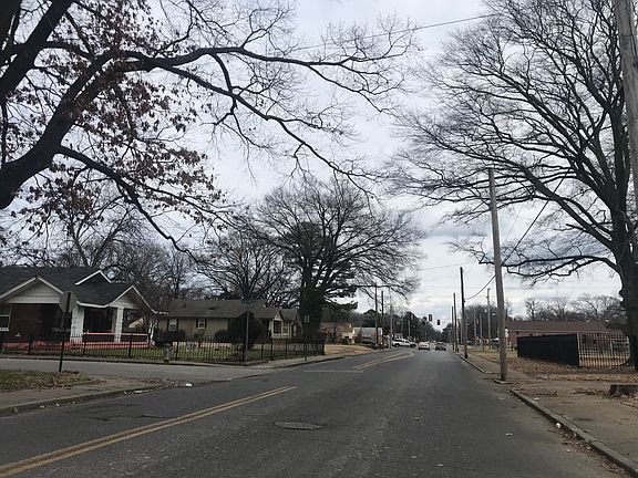 4th image of 2704 Barron Ave