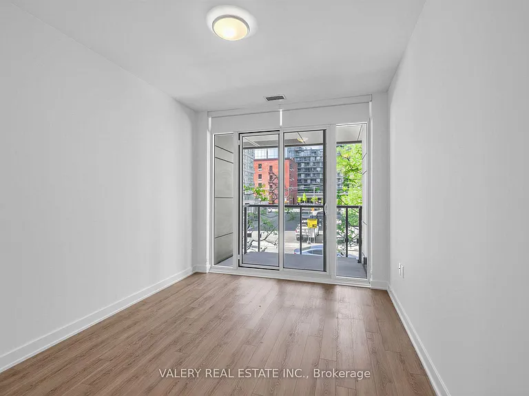 39 Niagara St #125 — Photo 12