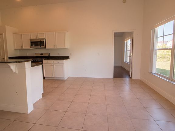 4th image of 661 Berwick Dr