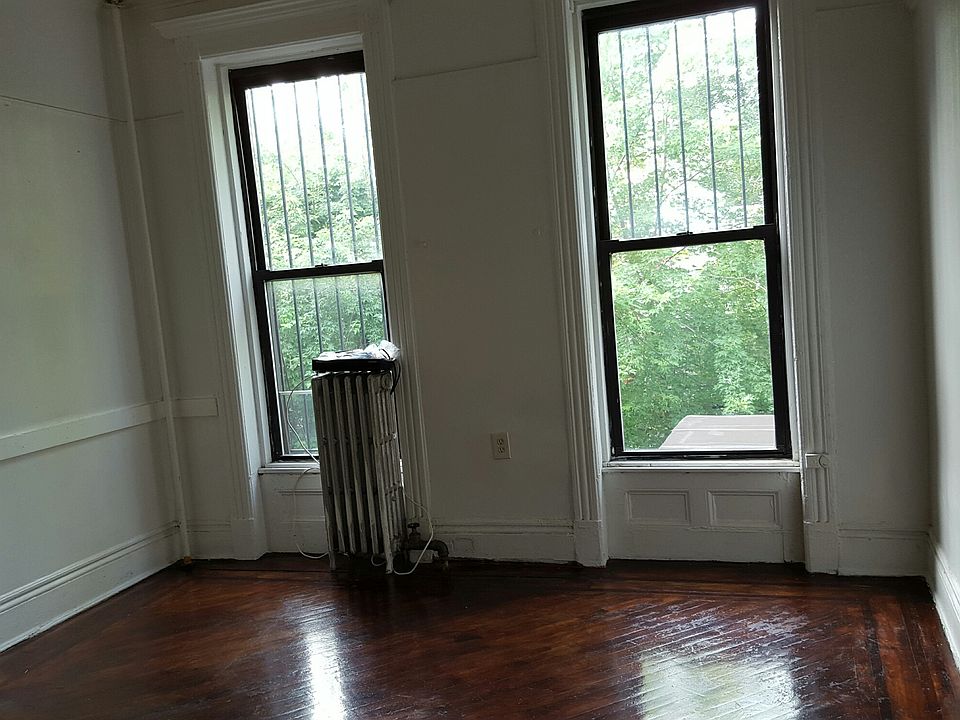 2nd image of 492 Putnam Ave APT 1