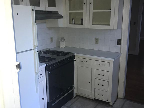 Kitchen Nice Gas Range and Nice Refrigerator with glass shelves.