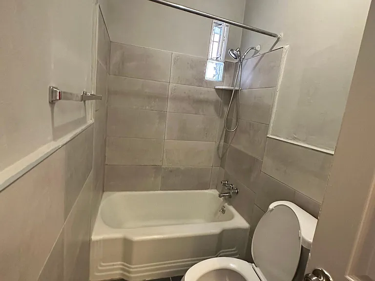 513 S 42nd St #1R — Photo 8
