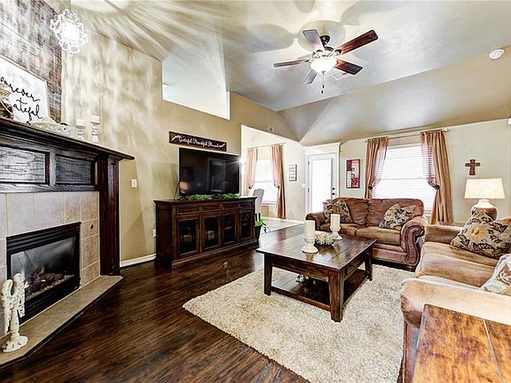 4th image of 3304 Arcadia Dr