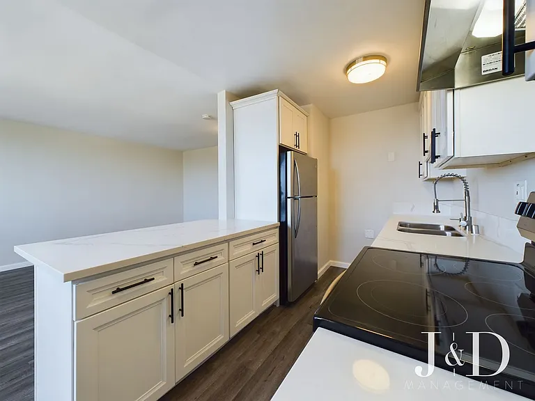 Newly Renovated Units Near the Beach with Parking — Photo 16
