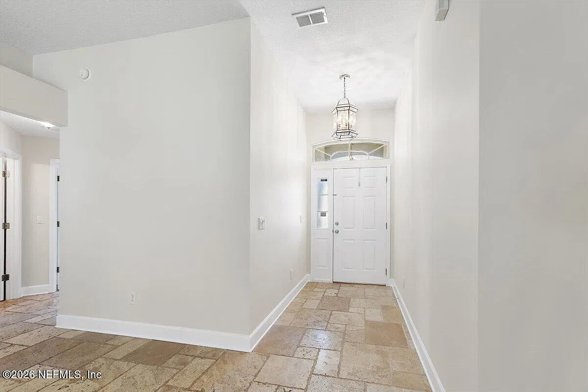 3 bed, 2.0 bath, 1840 sqft, $2,800 — Photo 3
