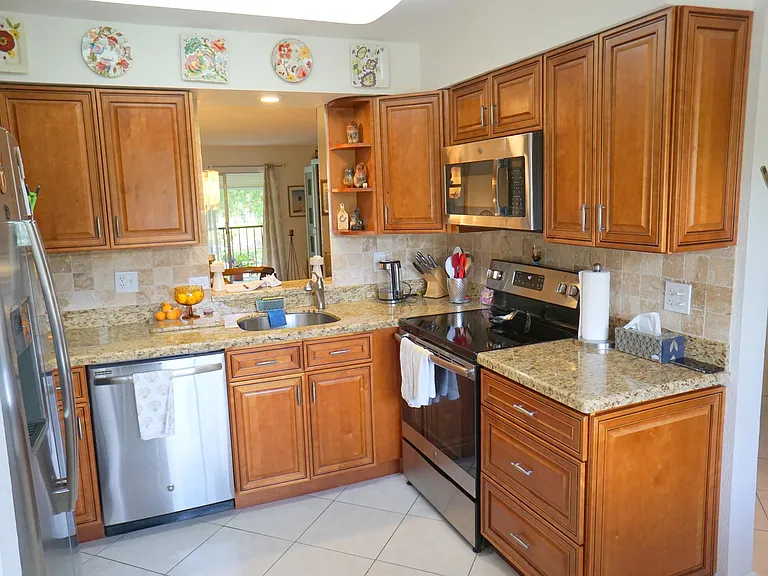 7286 Huntington Ln #306 — Photo 6