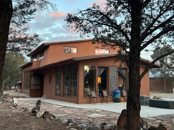 438 S Carson Rd, Carson, NM 87517