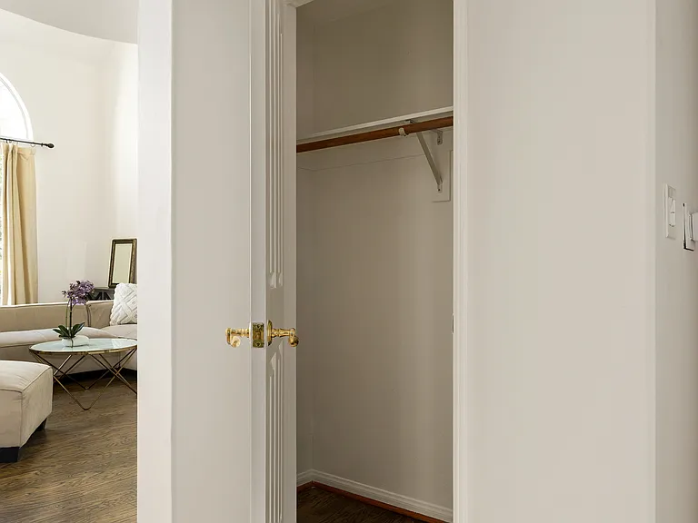 930 N Doheny Dr #415 — Photo 23