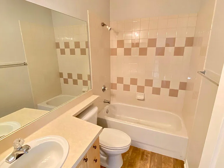 7624 Plantation Cir — Photo 17