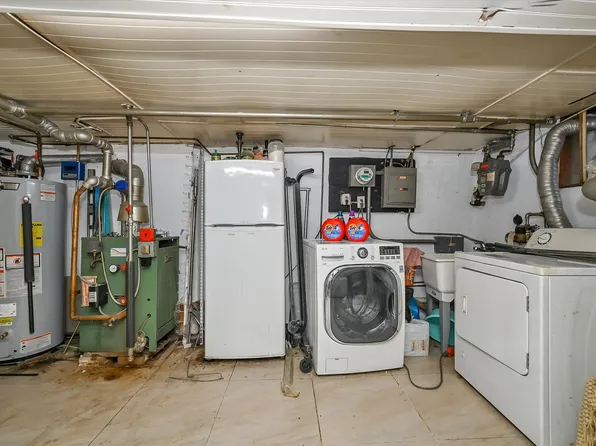 147-31 Hoover Avenue image 11 of 15