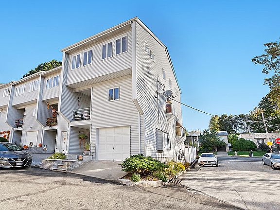 2nd image of 35 Grasmere Ct