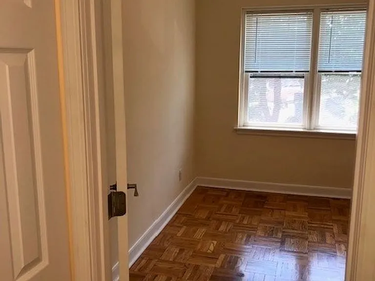 2420 E Washington Ave — Photo 28