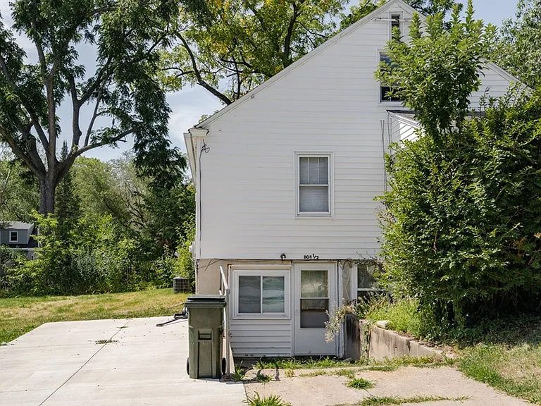 804 1/2 W 18th St — Photo 16