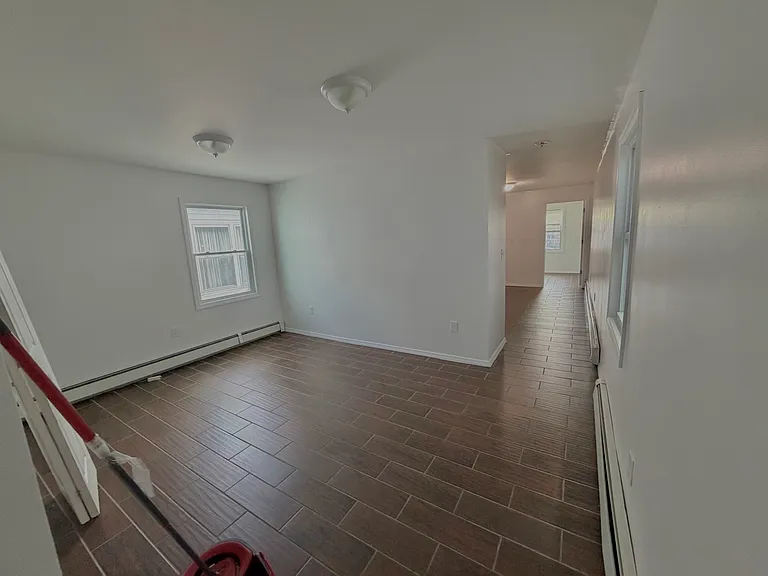 90 Redwood Ave #2 — Photo 4
