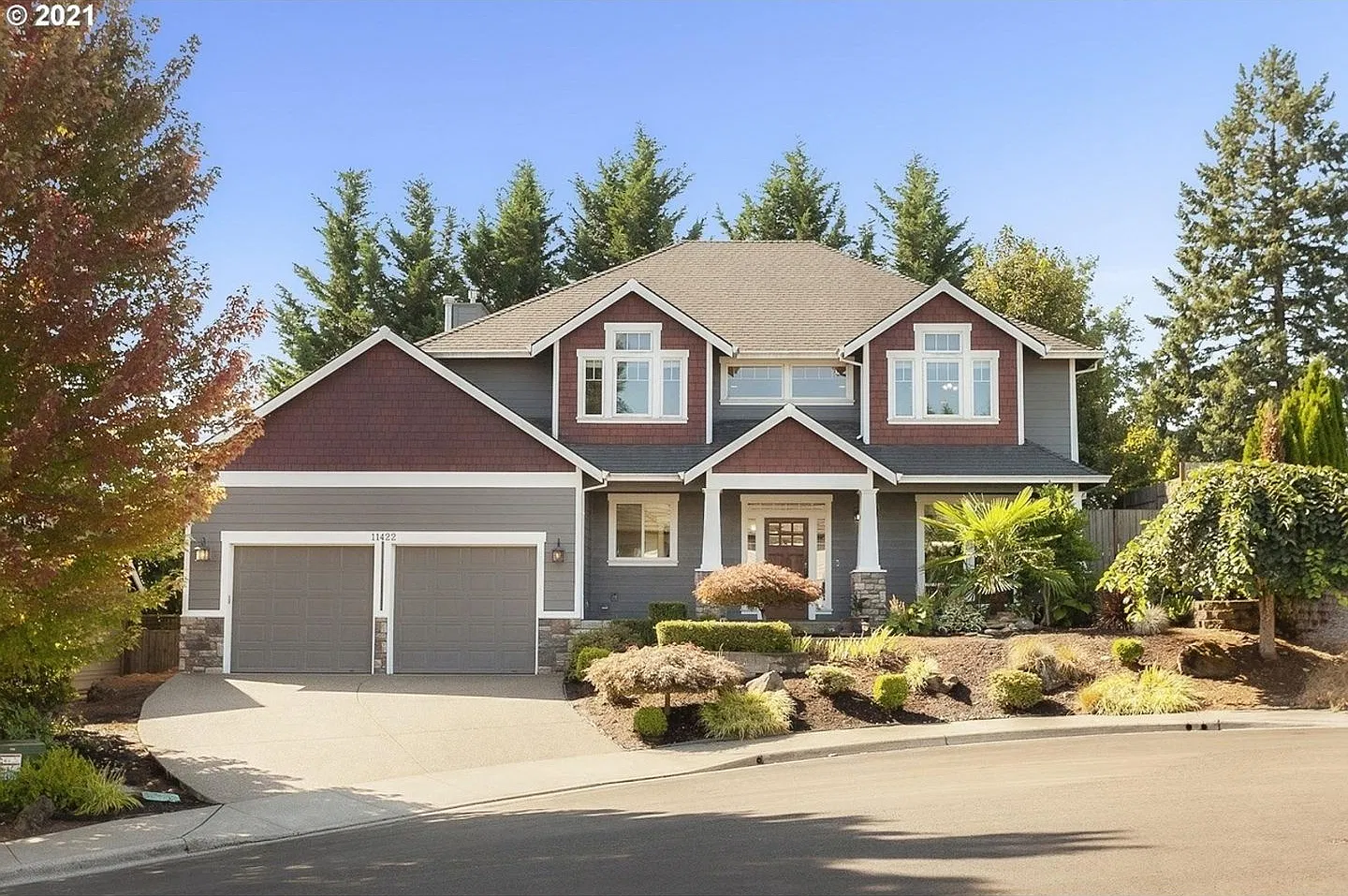 Spacious 5BR House in Tigard — Photo 1