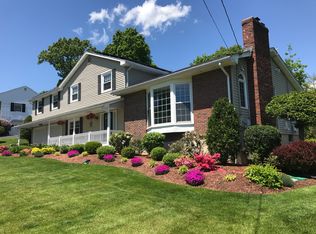 27 Independence Dr, Woburn, MA 01801